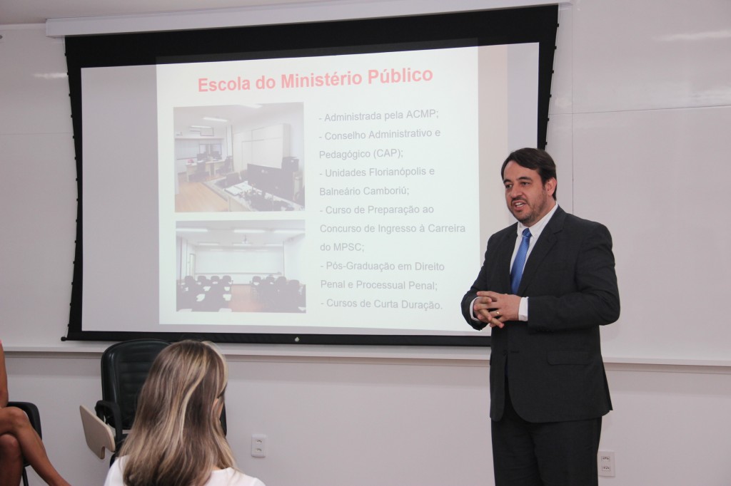 Diretor Da Escola Do MP Ministra Palestra Sobre Concursos Públicos Em ...